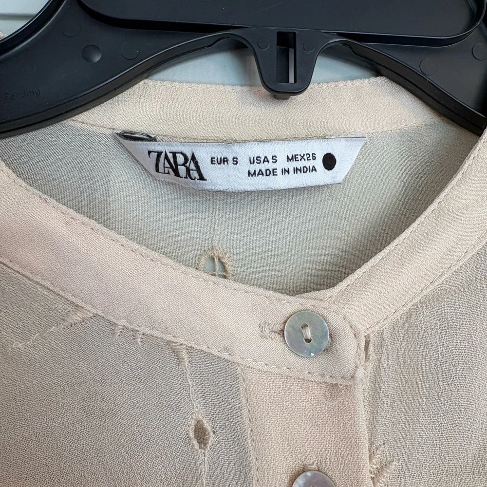 Zara S Cream Eyelet Button-Front Blouse - Picture 4 of 7